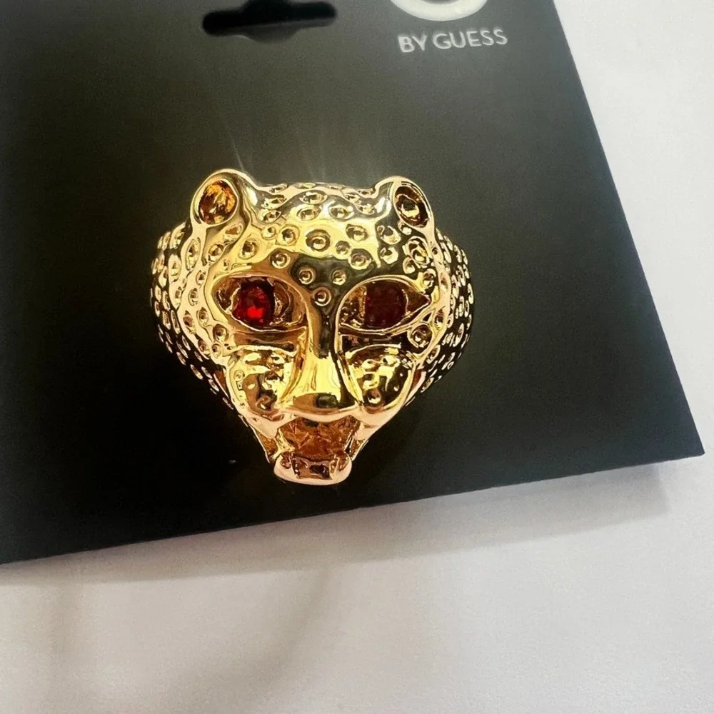 G by Guess Red Eye Jaguar Ring Size 11‎